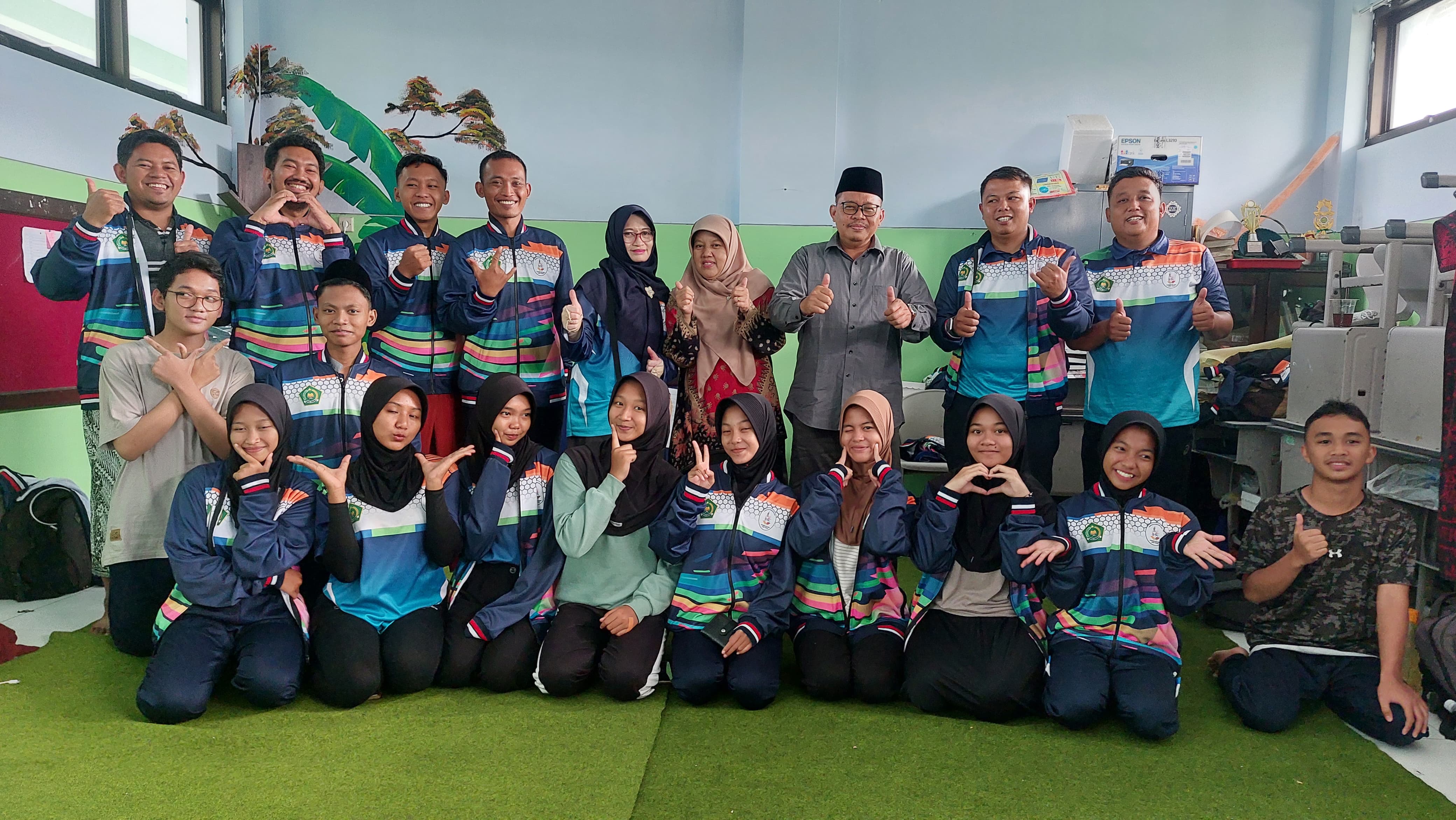 Support Full Team! Kakankemenag Nganjuk Kunjungi Kontingen PORSENI di Jember