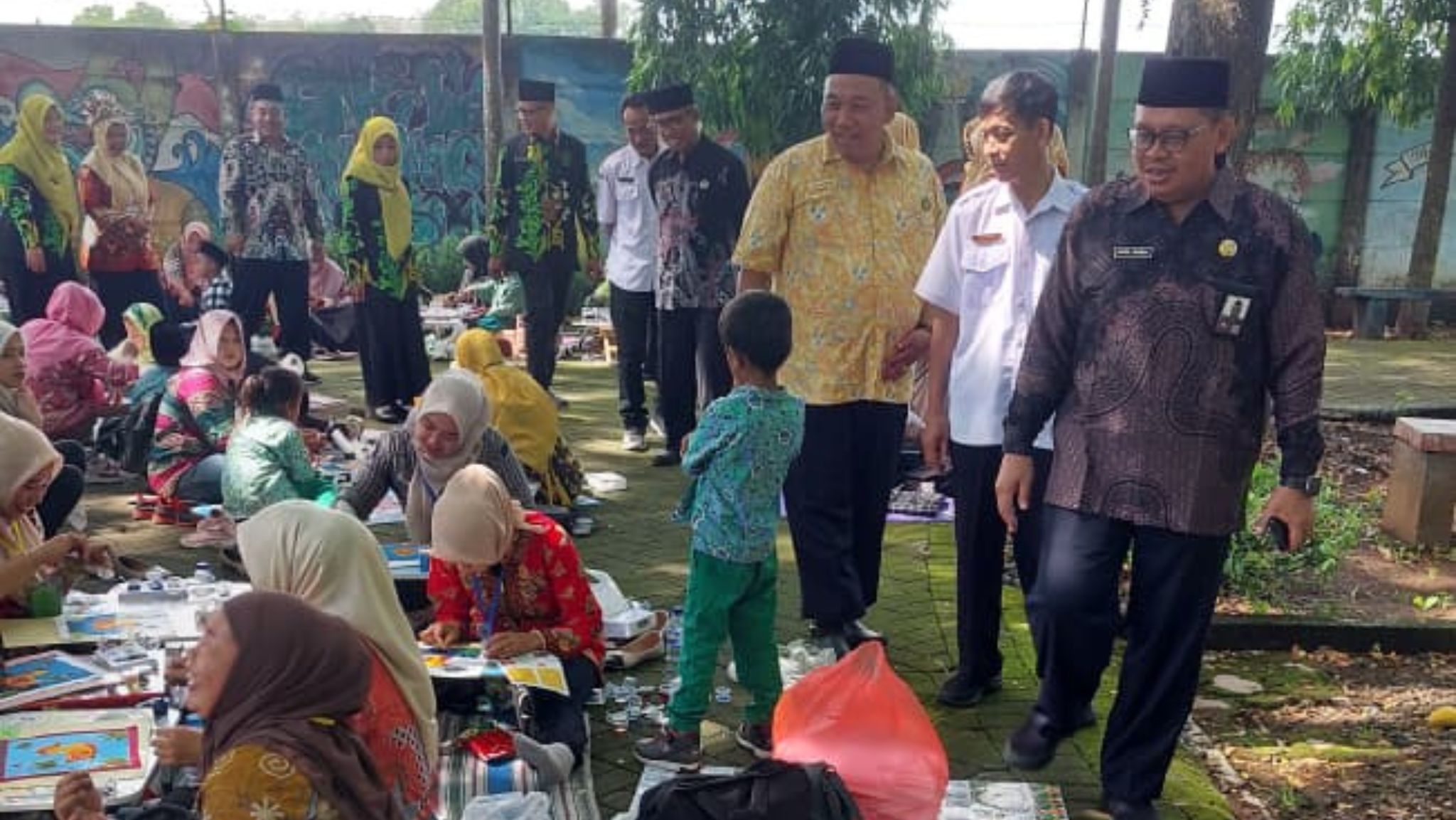Belajar Membatik di Alam Terbuka, Anak RA Se Nganjuk Rayakan Budaya dengan Gembira