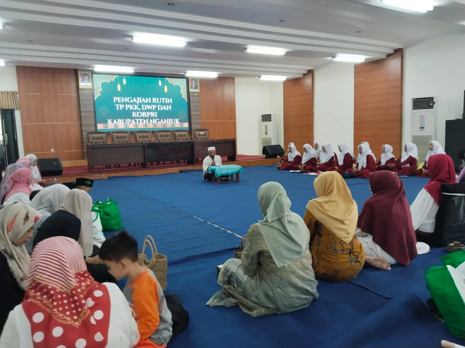 Pengajian Rutin TP PKK, DWP dan KORPRI Kabupaten Nganjuk, Perkuat Syukur dan Semangat Berbuat Kebaikan di Momentum HUT ke-81 RI