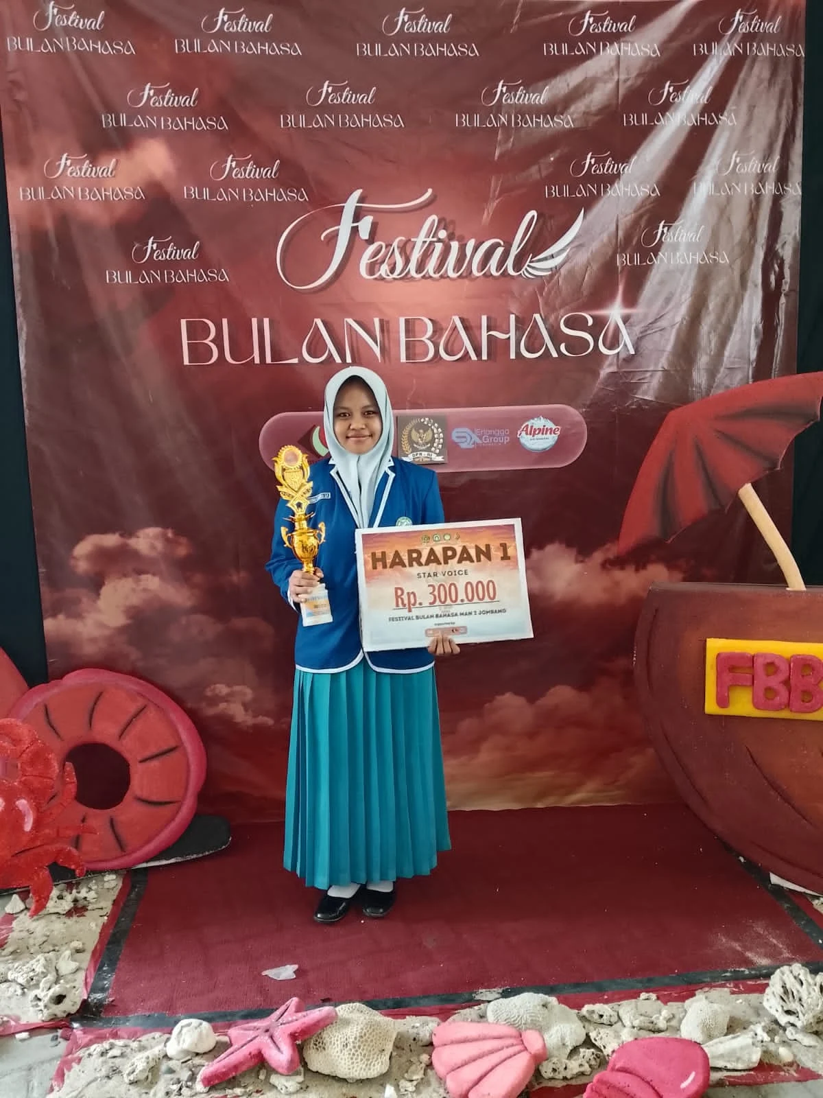 Ukiran Prestasi di Festival Bulan Bahasa: Kikan Arieana Hafifah Raih Juara Harapan 1 Star Voice Se-Jawa Timur