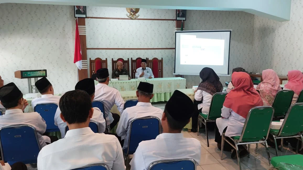 Pastikan Layanan Penunjang Tetap Optimal, Kemenag Nganjuk Bekali Satker dengan Sosialisasi Pengelolaan Tenaga Outsourcing